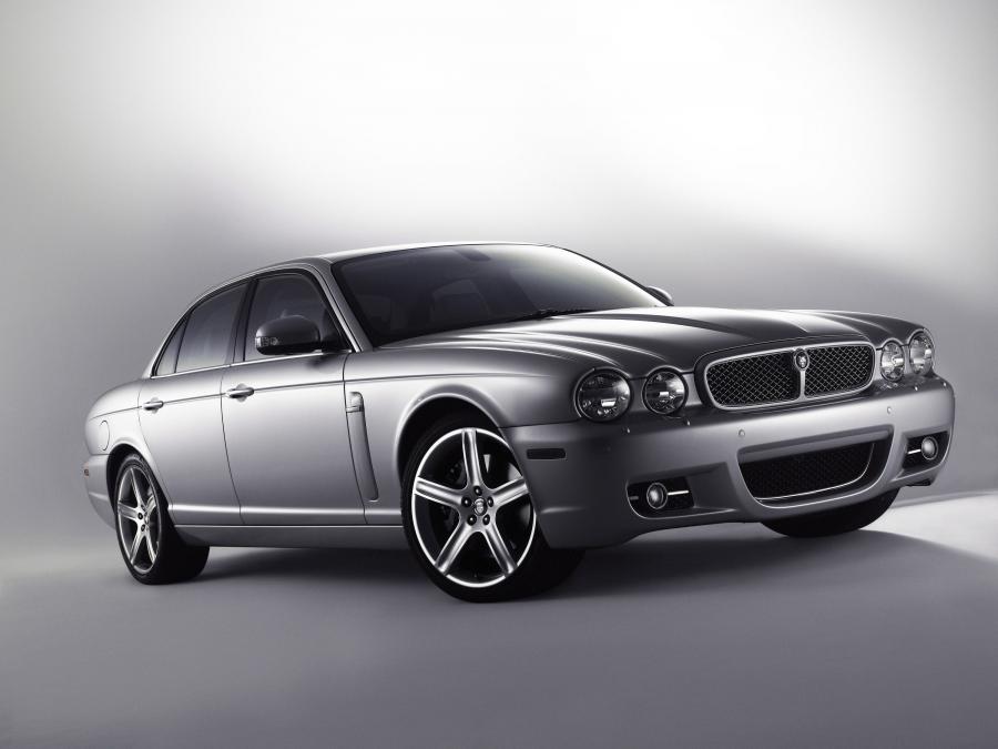  Jaguar XJ8 2008 года  (UK) (фото 11 из 27)